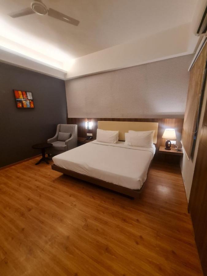 Hotel Lemon Park Haldwani Bagian luar foto